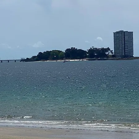 Samil primera línea de playa Vigo Exterior foto